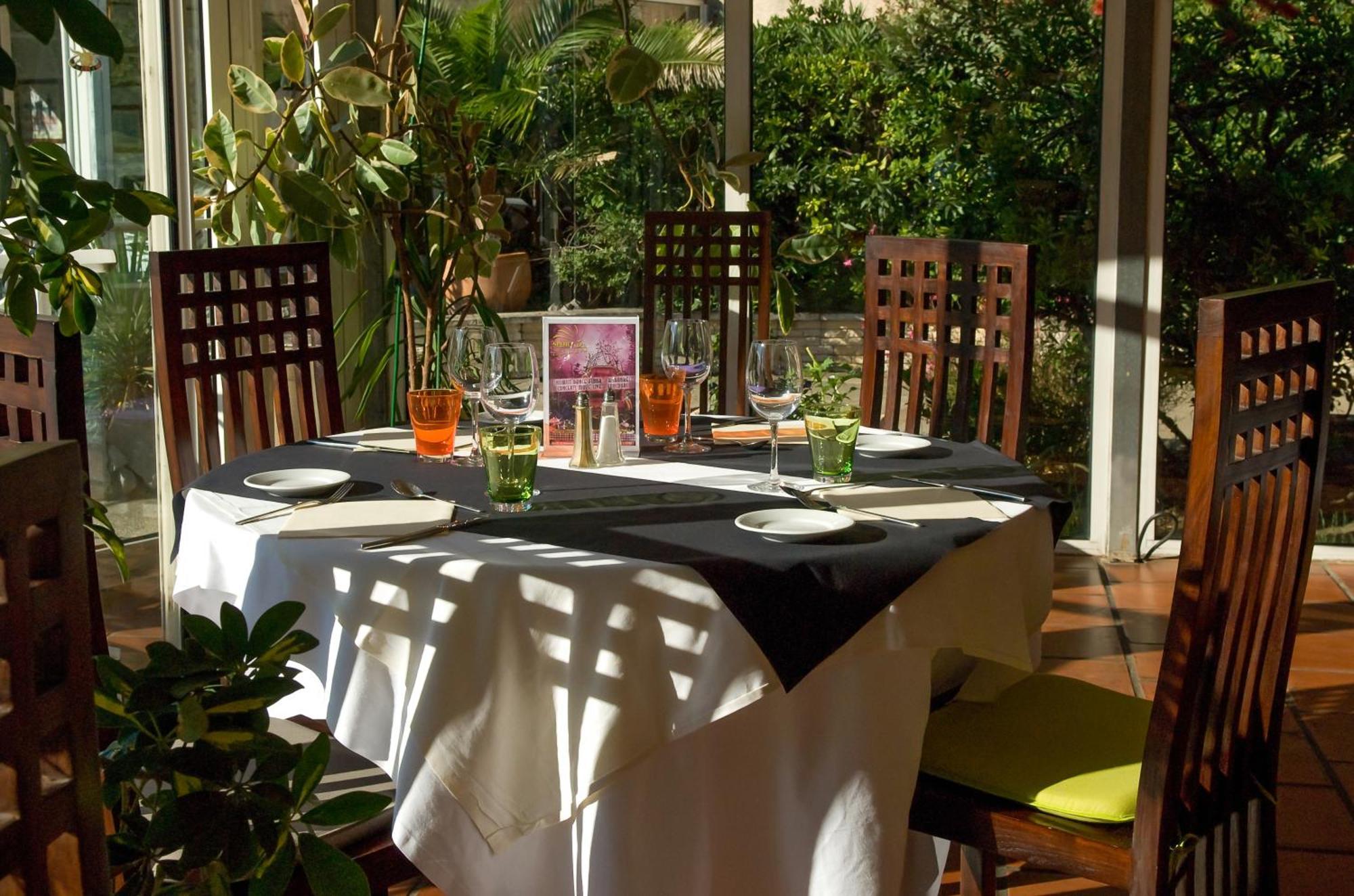 Hotel Le Phoebus Garden & Spa กรุยซ็อง ภายนอก รูปภาพ